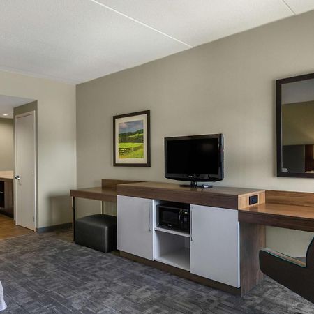 Hampton Inn Bedford Exterior foto
