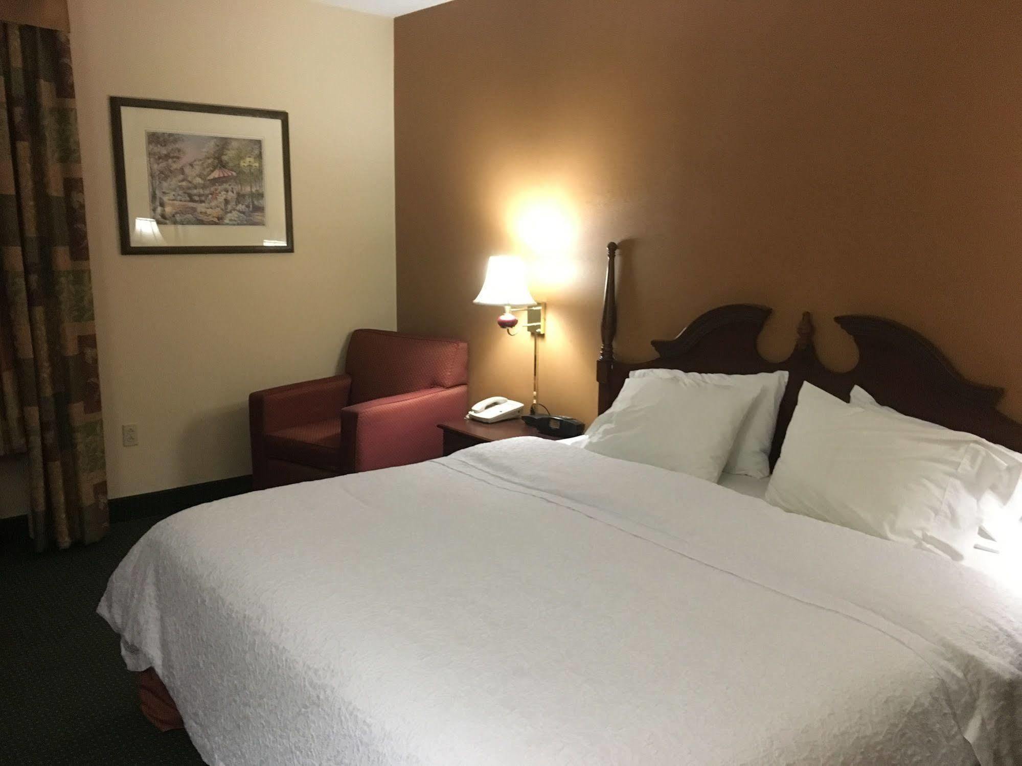 Hampton Inn Bedford Exterior foto