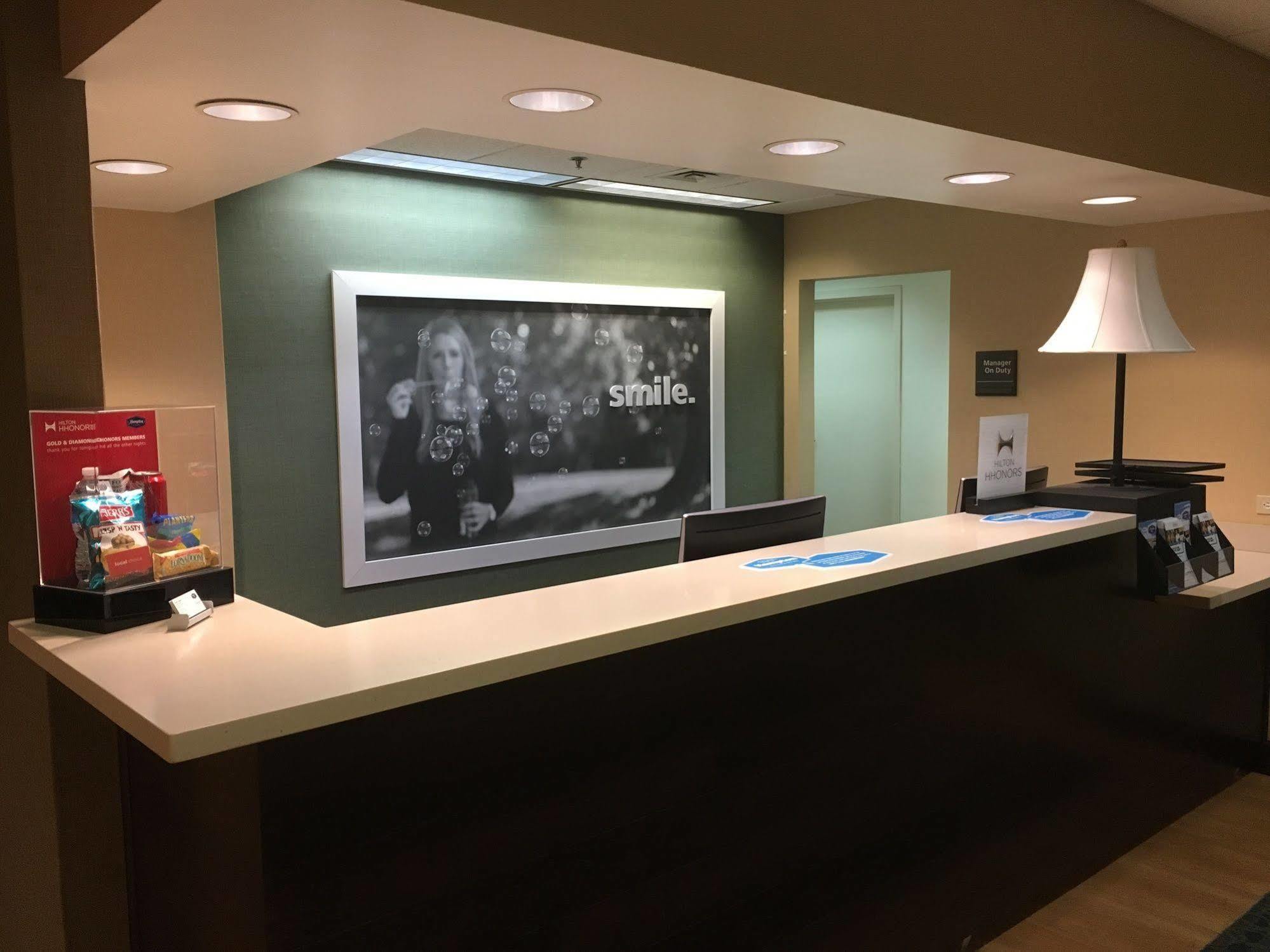 Hampton Inn Bedford Exterior foto